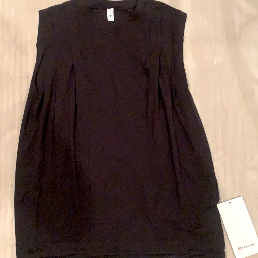 Lululemon shirt black fits more size 6 r 8